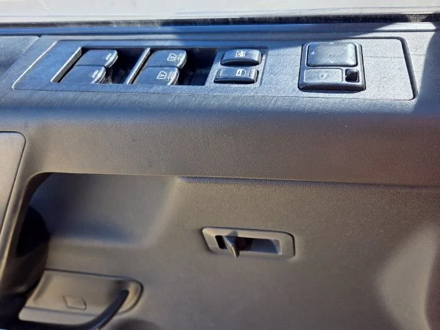 Used 2004 Gray Nissan LE image 31