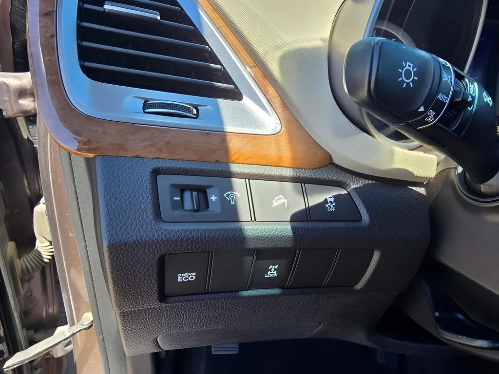 Used 2015 Frosted Mocha Hyundai GLS image 15