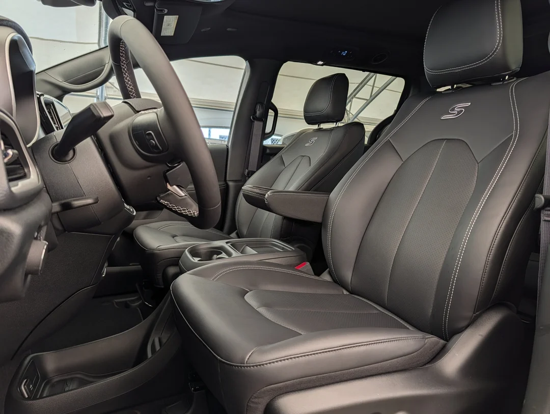 New 2027 Black Chrysler Select - - AWD - Customer Preferred Pkg 27L - Safety Sphere - Full Sunroof & More! image 15