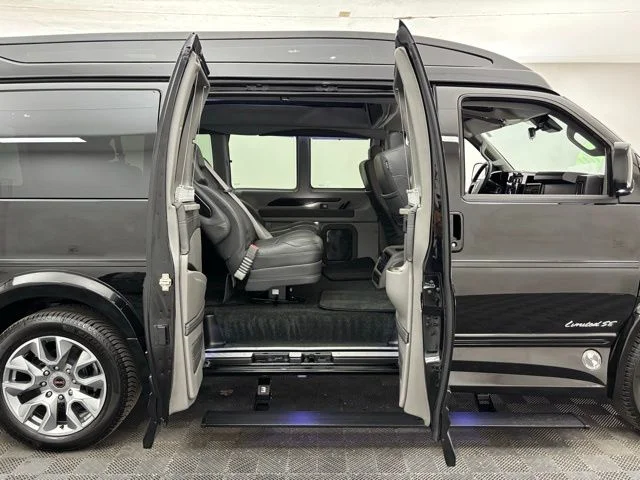 Used 2025 Onyx Black GMC Explorer Limited SE image 7