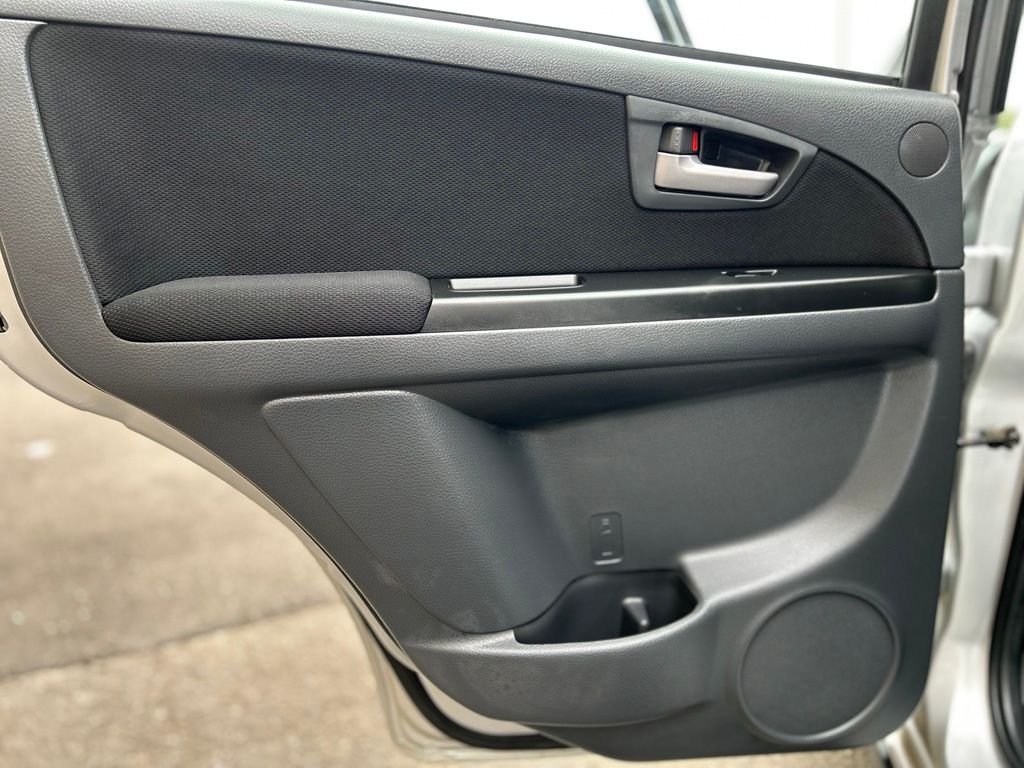 Used 2011 Silver Suzuki Premium image 21