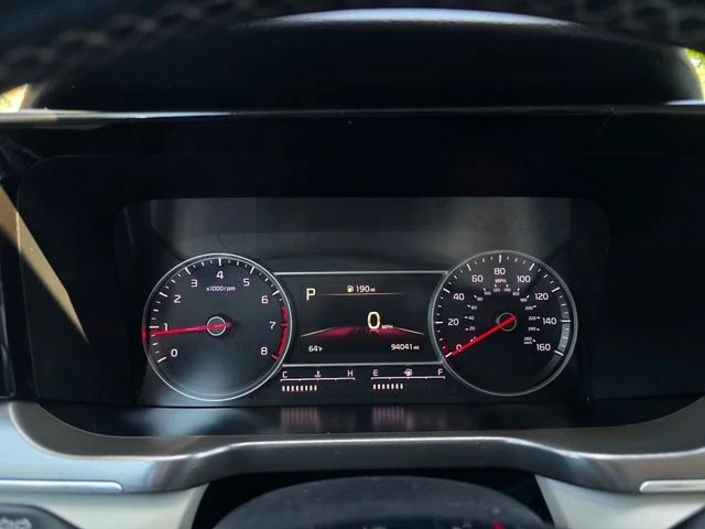 Used 2021 White Pearl Kia SX image 32