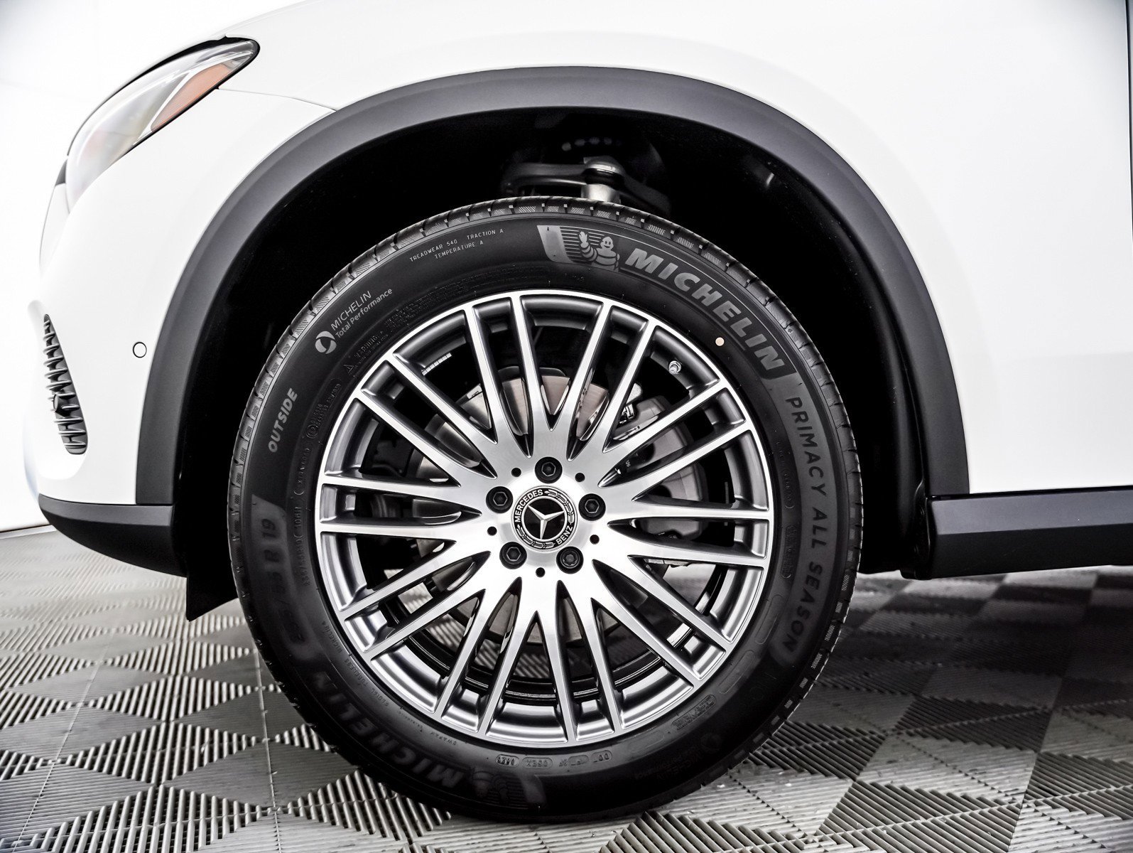 New 2026 Polar White Mercedes-Benz GLC 300 image 6