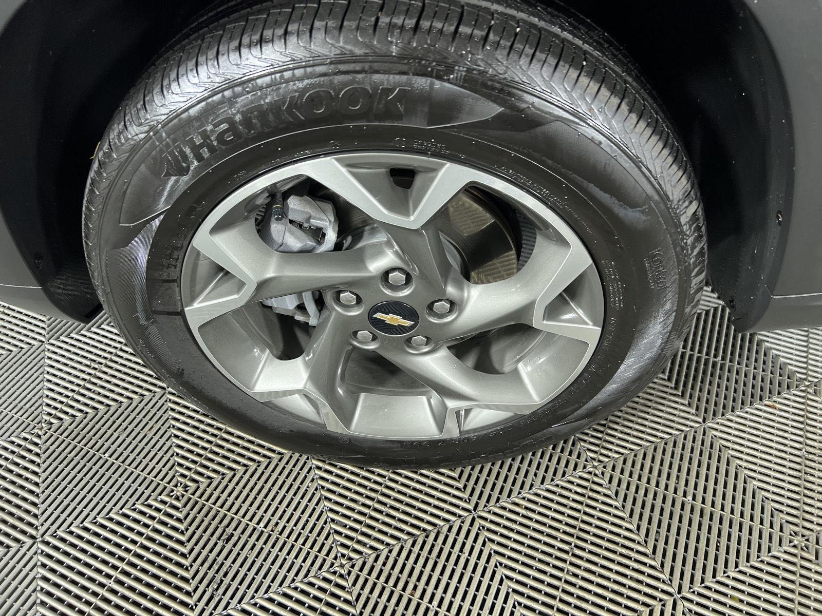 Used 2025 Cypress Gray Chevrolet LT image 13