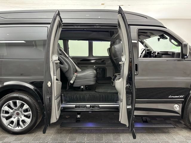 Used 2025 Onyx Black GMC Explorer Limited SE image 7