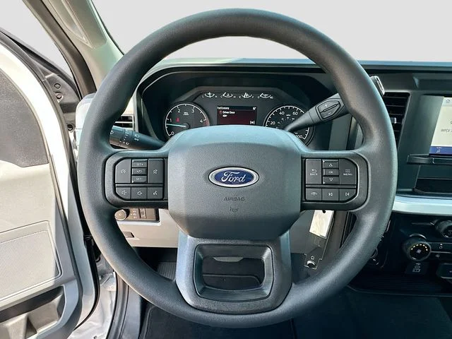 New 2026 Oxford White Ford XL image 7