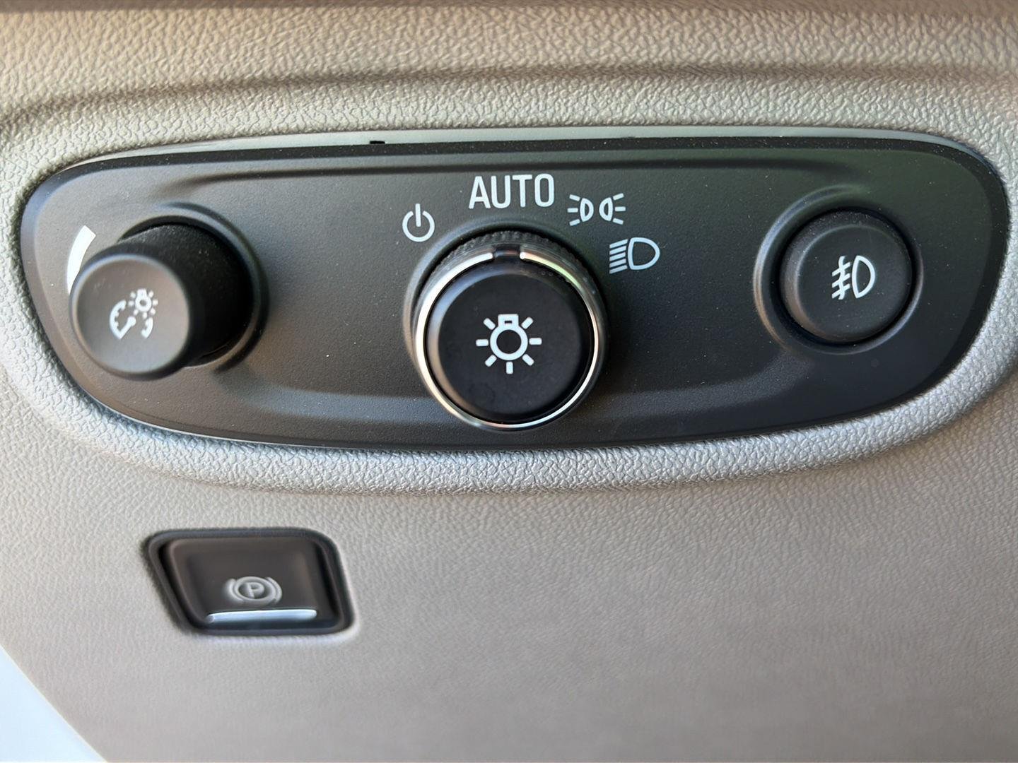 Used 2023  Gmc  image 10