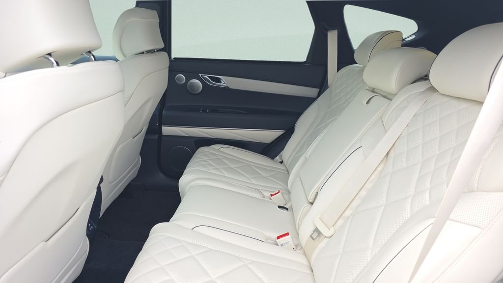 New 2026 White Genesis 3.5T PRESTIGE image 9