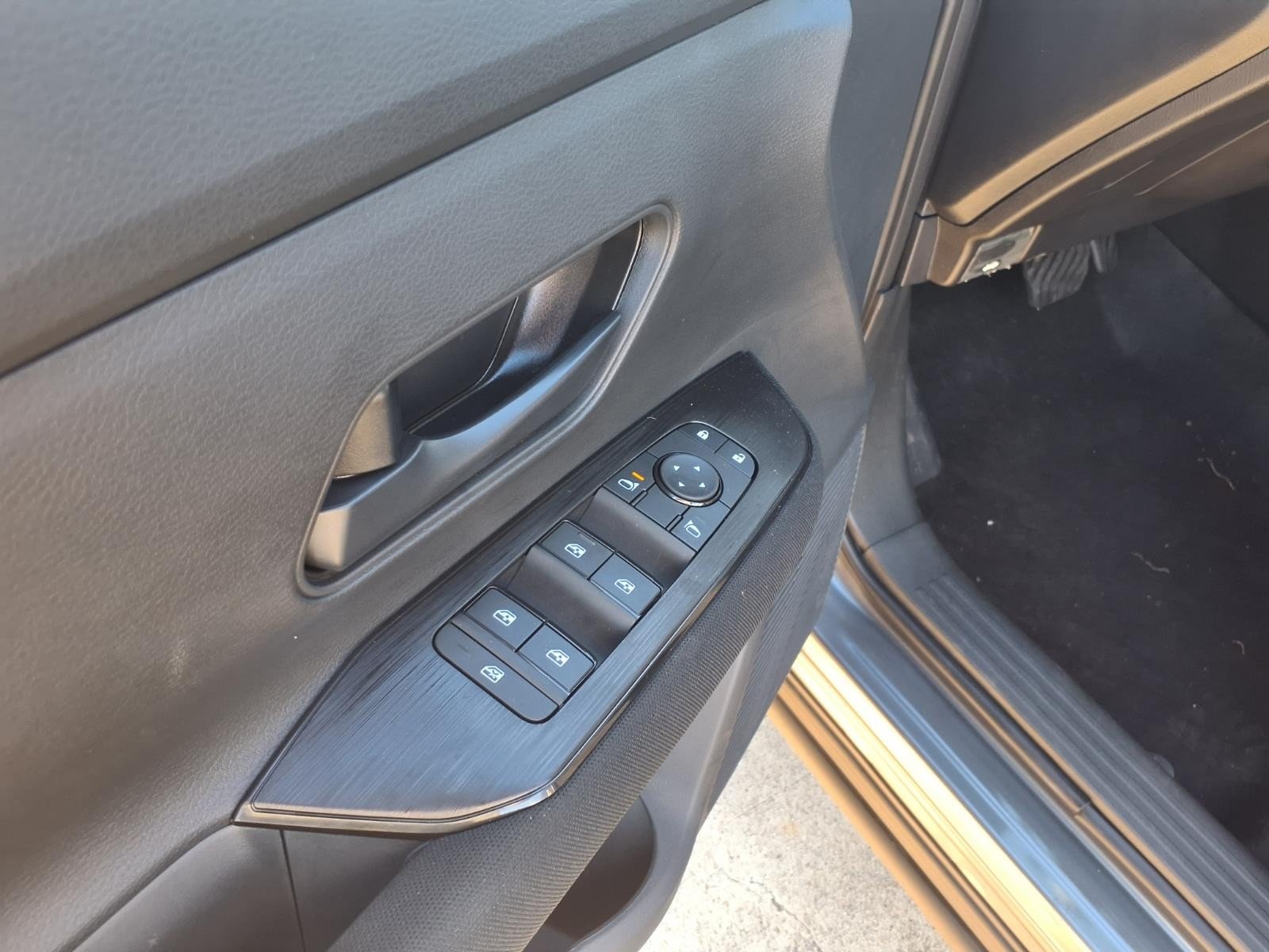 2027 Nissan Kicks photo 14 of 26