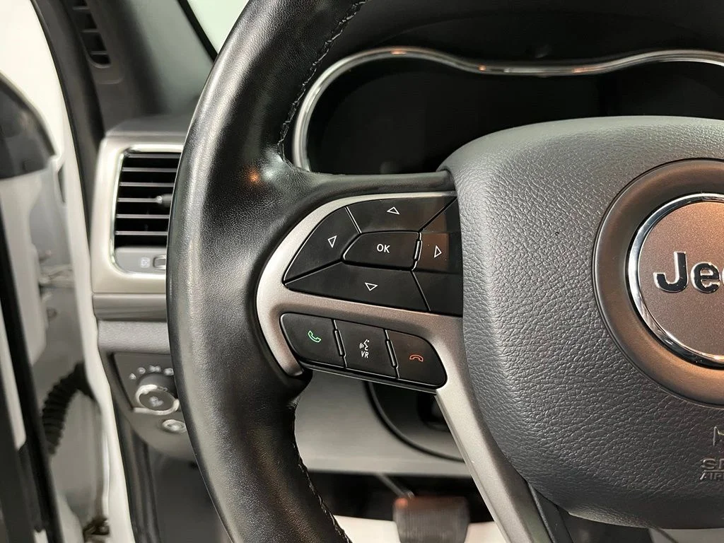Used 2020 White Jeep Laredo E image 29