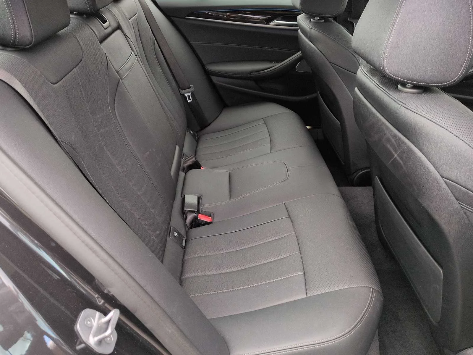 Used 2021 Dark Graphite Metallic BMW 530e xDrive image 21