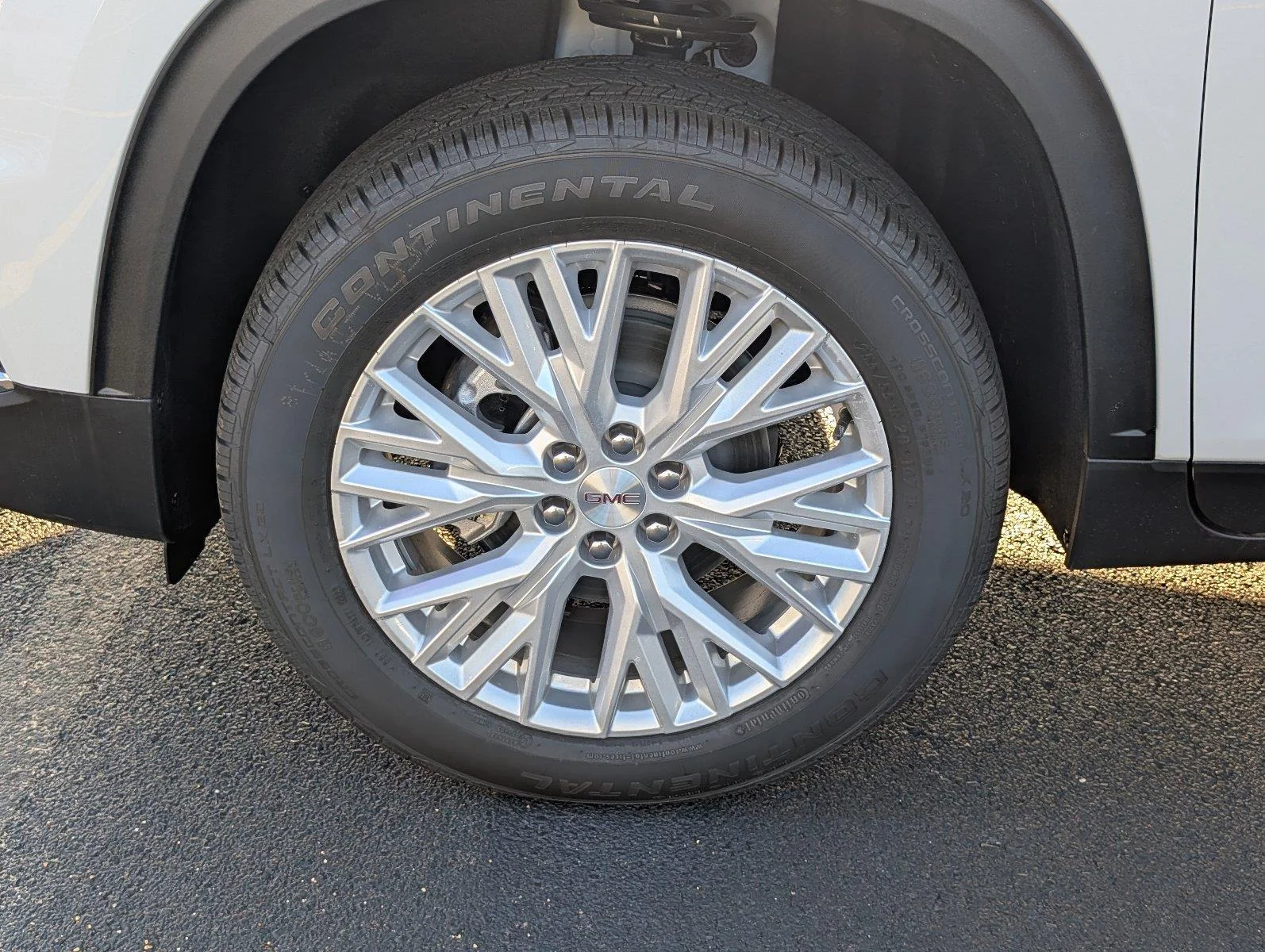New 2027 Summit White GMC Elevation image 11