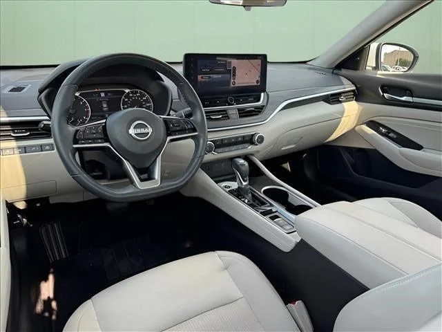 Used 2023 White Nissan 2.5 SV image 14