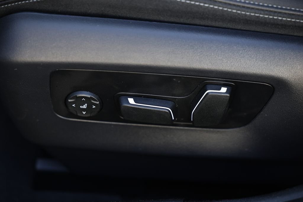 2025 BMW 5 Series 530i - Photo 23