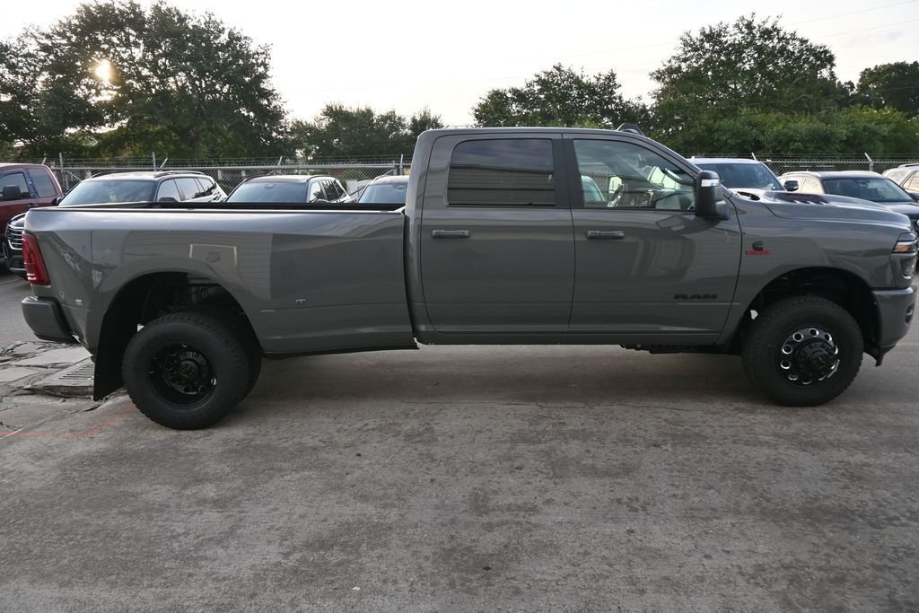 New 2026 Ceramic Gray Clear-Coat Exterior Paint RAM Laramie image 18