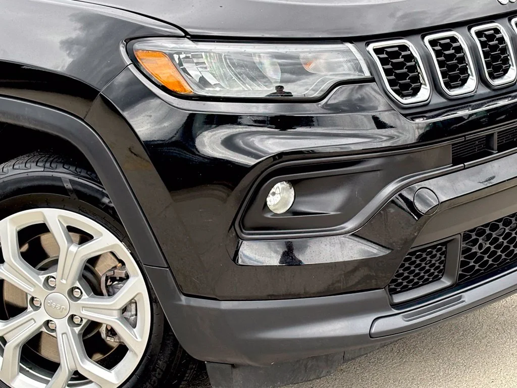 Used 2024 Diamond Black Jeep Latitude image 8
