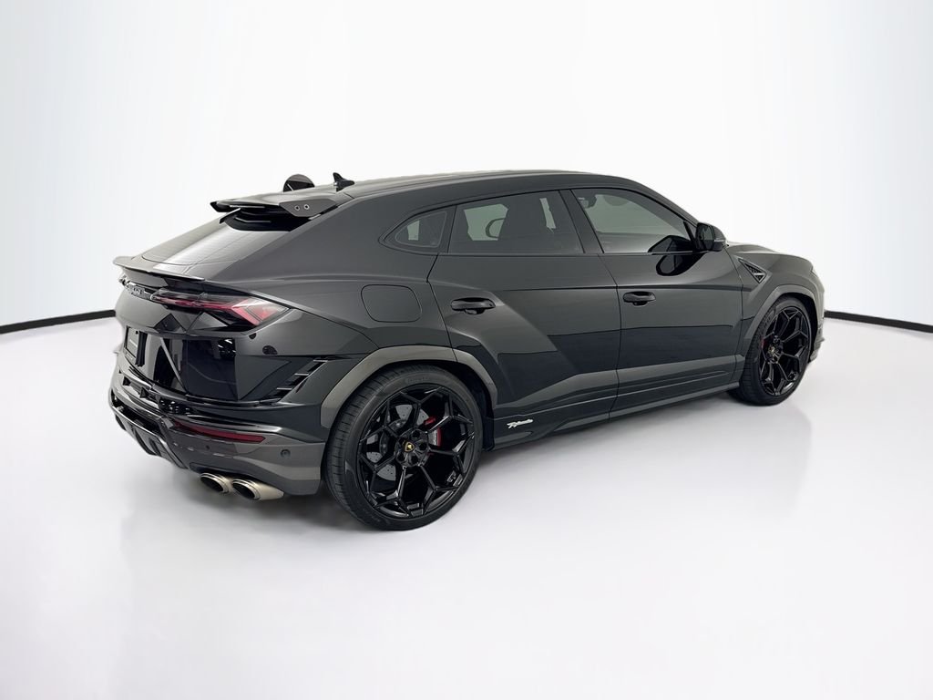 Used 2024  Lamborghini Performante image 5