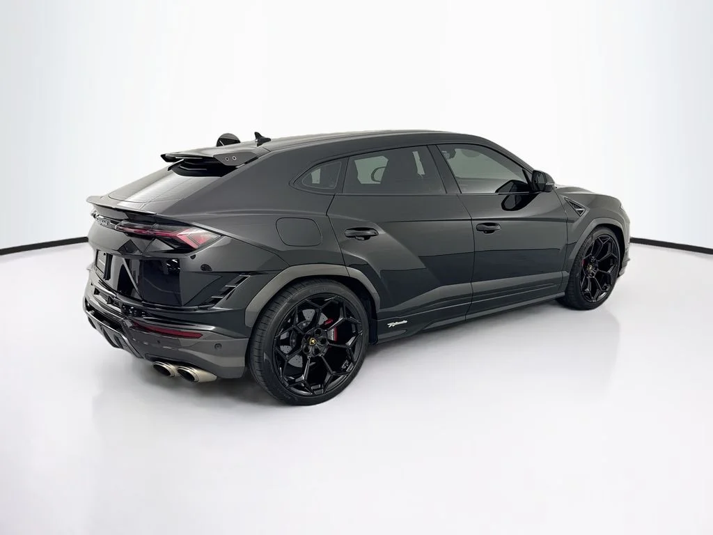 Used 2024  Lamborghini Performante image 5