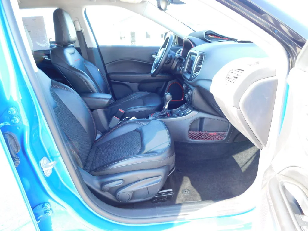 Used 2018 Laser Blue Jeep Trailhawk image 16