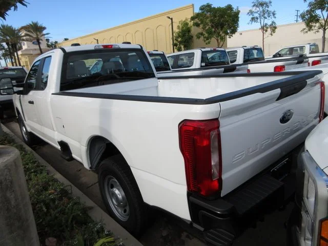 New 2026 Oxford White Ford XL image 2