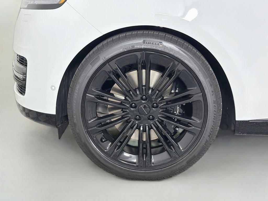 New 2026 Fuji White Land Rover SE image 33