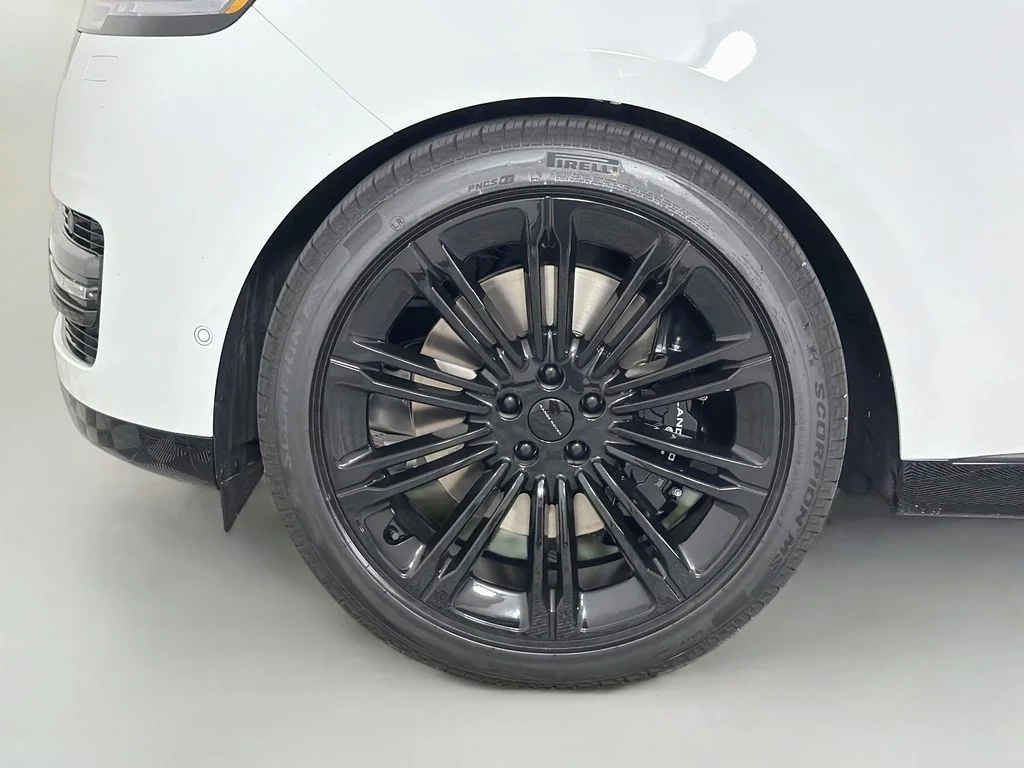 New 2026 Fuji White Land Rover SE image 33