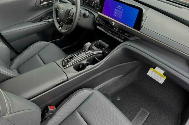 2025 Toyota Crown Signia XLE - Photo 14