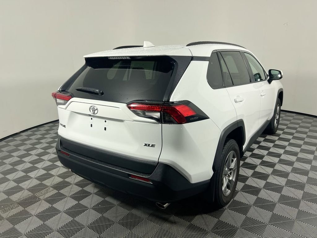 Used 2025 White Toyota XLE image 3