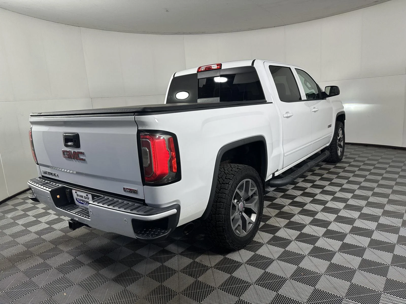 Used 2018 Summit White GMC SLT image 27