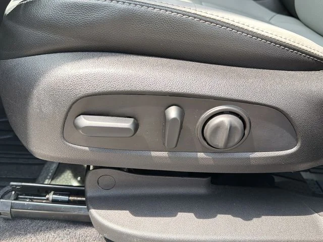 Used 2019 White Chevrolet Premier image 21