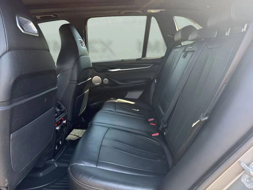 Used 2018  BMW  image 11