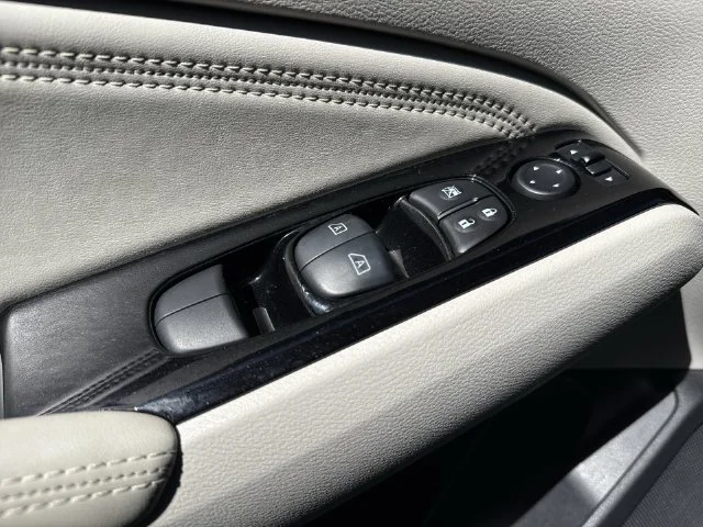 Used 2020 Blue Nissan 2.5 SL image 29