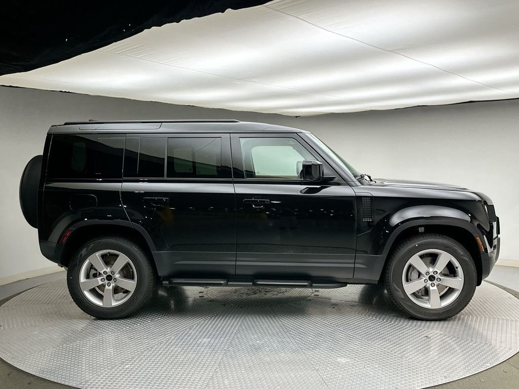 New 2026 Santorini Black Land Rover S image 4