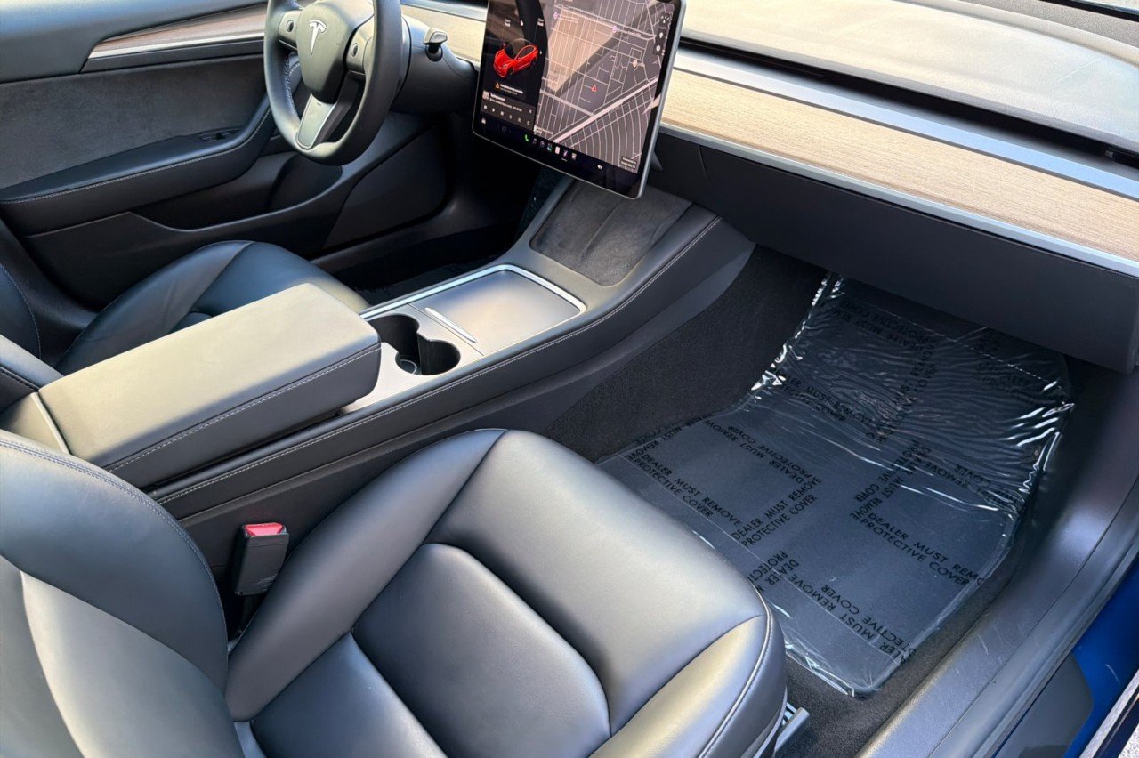 Used 2021  Tesla Standard Range Plus image 14
