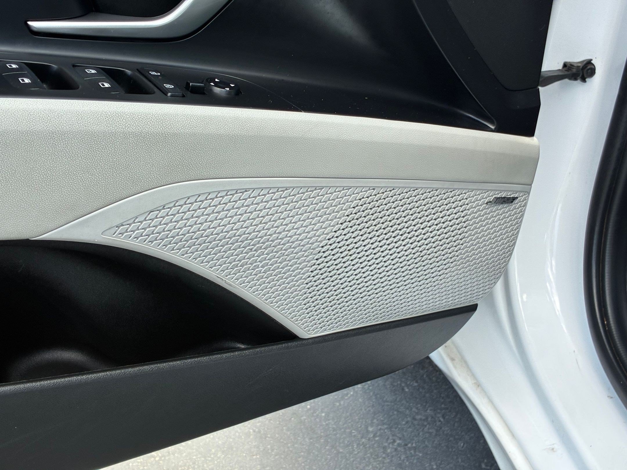 2024 Hyundai Elantra Limited - Photo 14