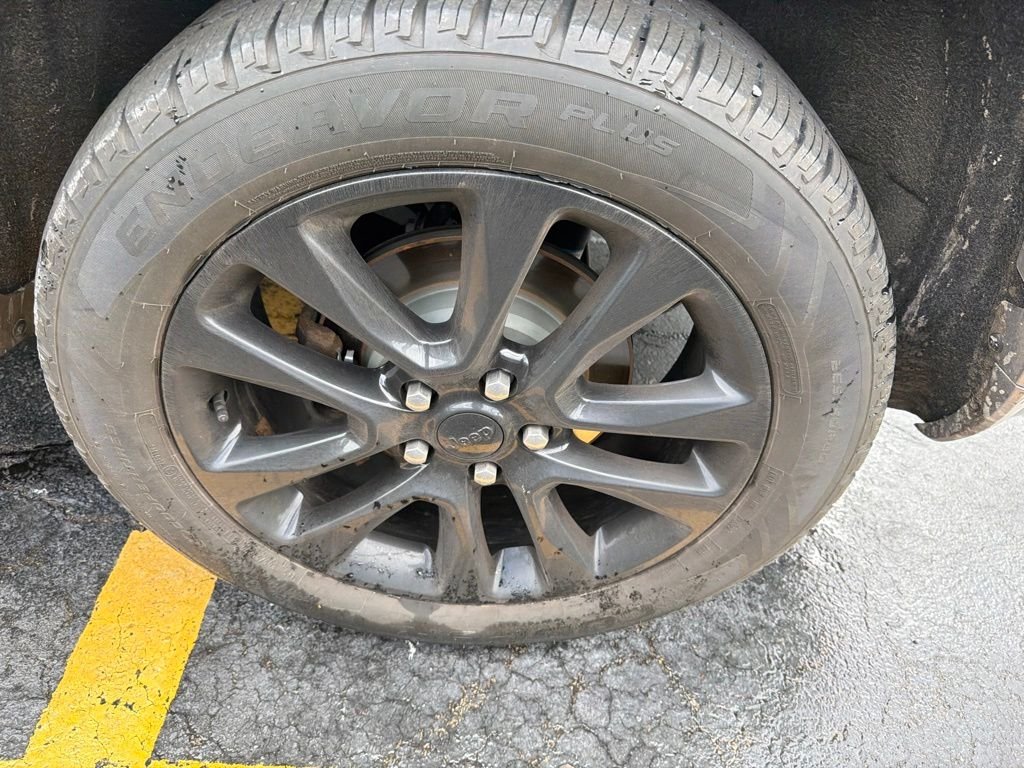Used 2018 Silver Jeep Altitude image 7