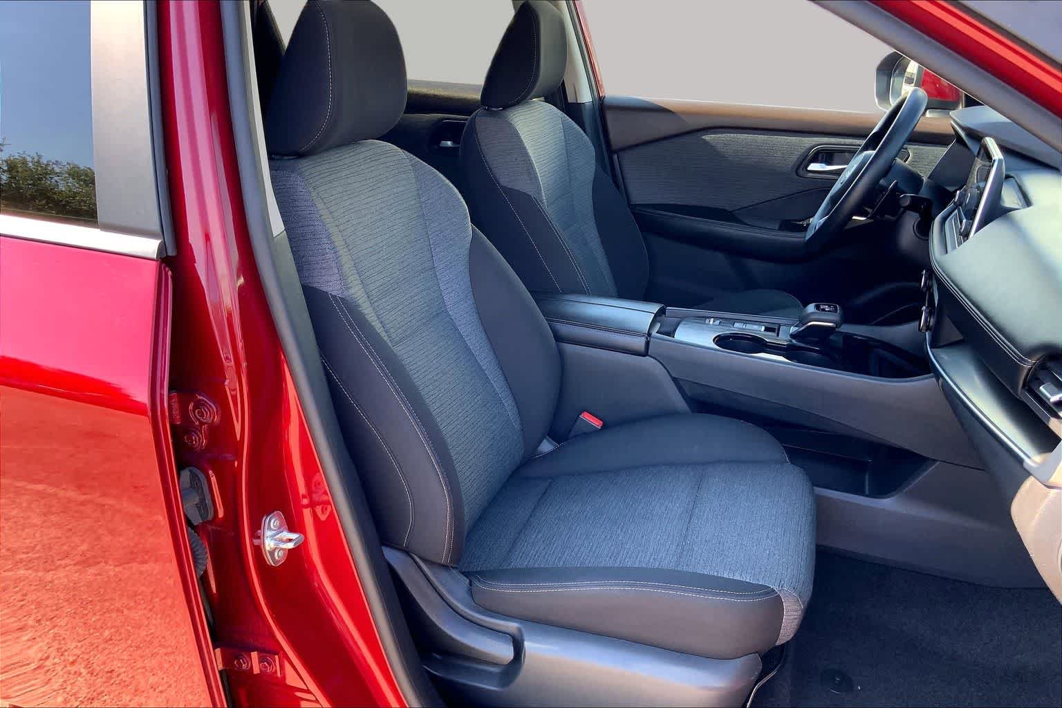 Used 2023 Scarlet Ember Tintcoat Nissan SV image 9