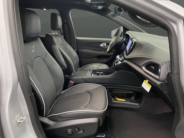 2026 Chrysler Pacifica Limited - Photo 33