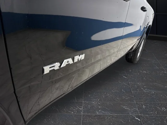 New 2026 Diamond Black Crystal Pearl-Coat Exterior Paint RAM Big Horn/Lone Star image 35