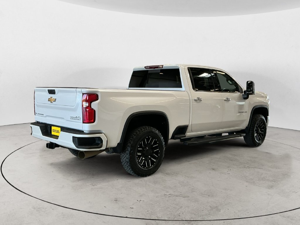Used 2022 White Chevrolet High Country image 8