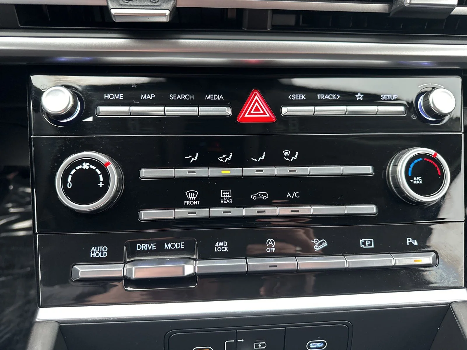 Used 2025 White Hyundai SE image 57