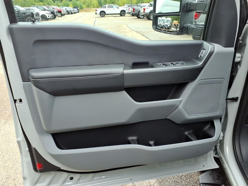 New 2026 Avalanche Ford F-350® XLT image 20