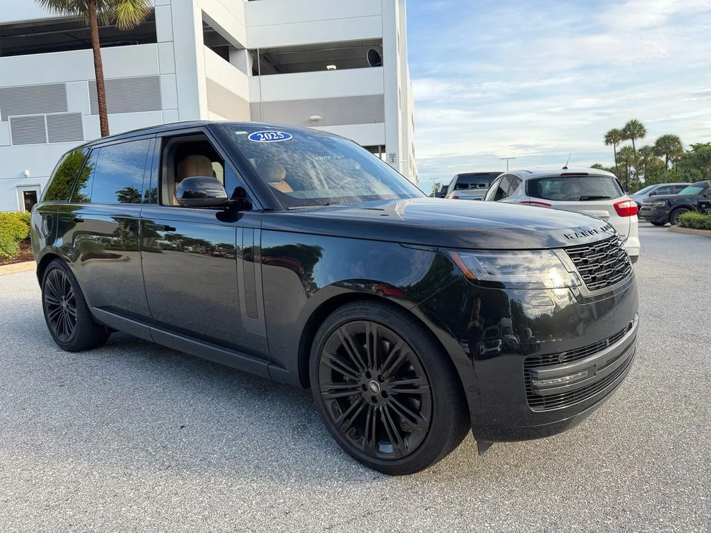 Used 2025 Black Land Rover SE image 1