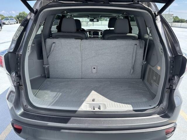 Used 2015 Predawn Gray Mica Toyota XLE image 8
