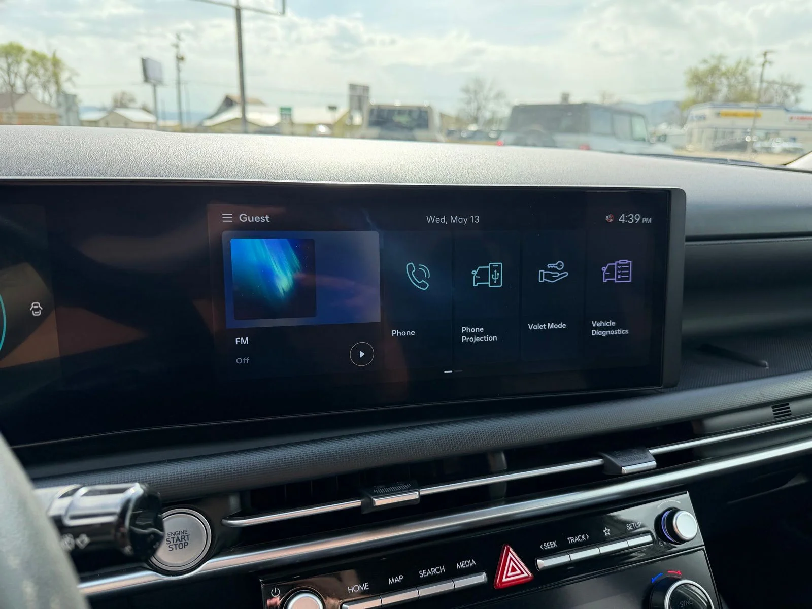 Used 2025 White Hyundai SEL image 18