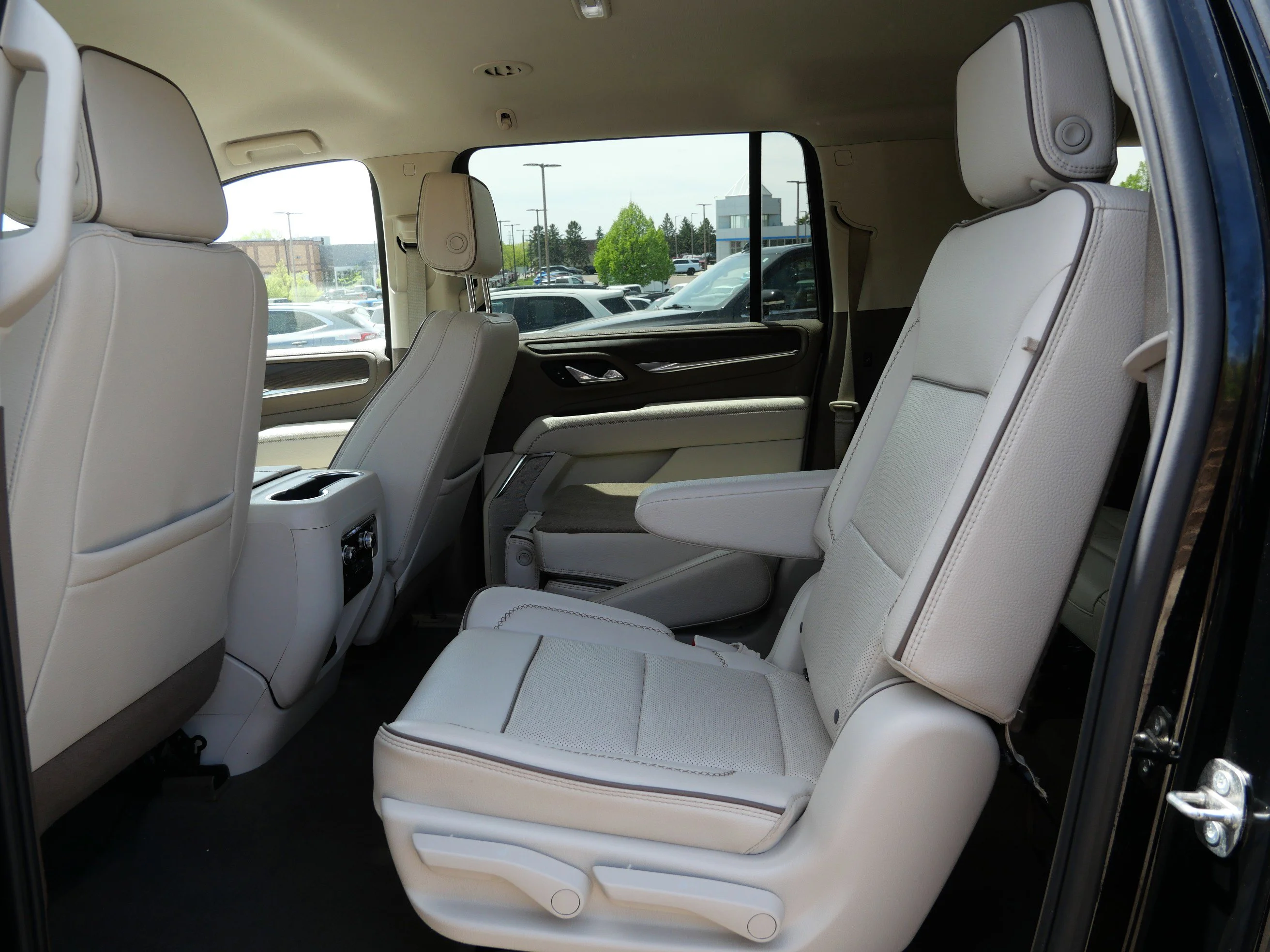 2024 GMC Yukon XL Denali - Photo 13