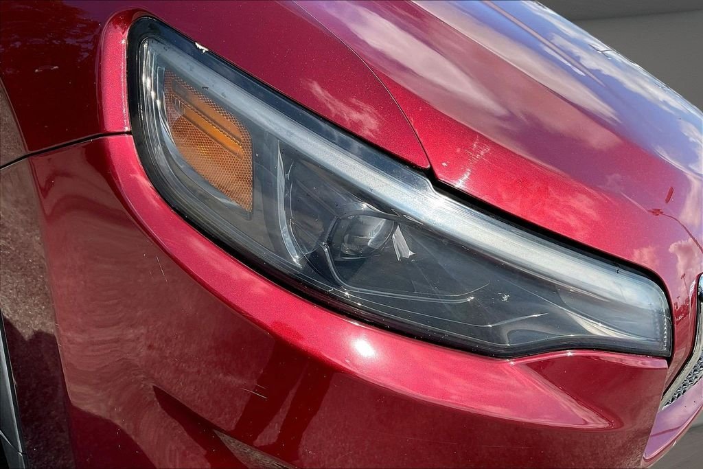 Used 2020 Red Jeep Latitude image 35