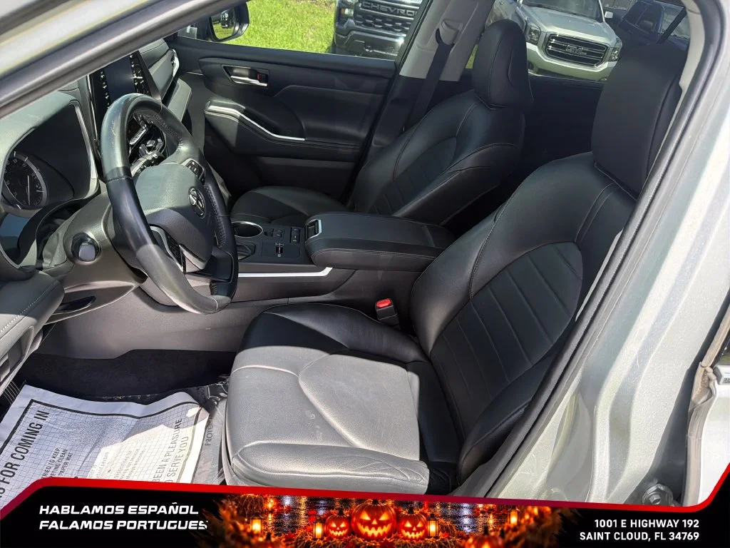Used 2022 Silver Toyota XLE image 14