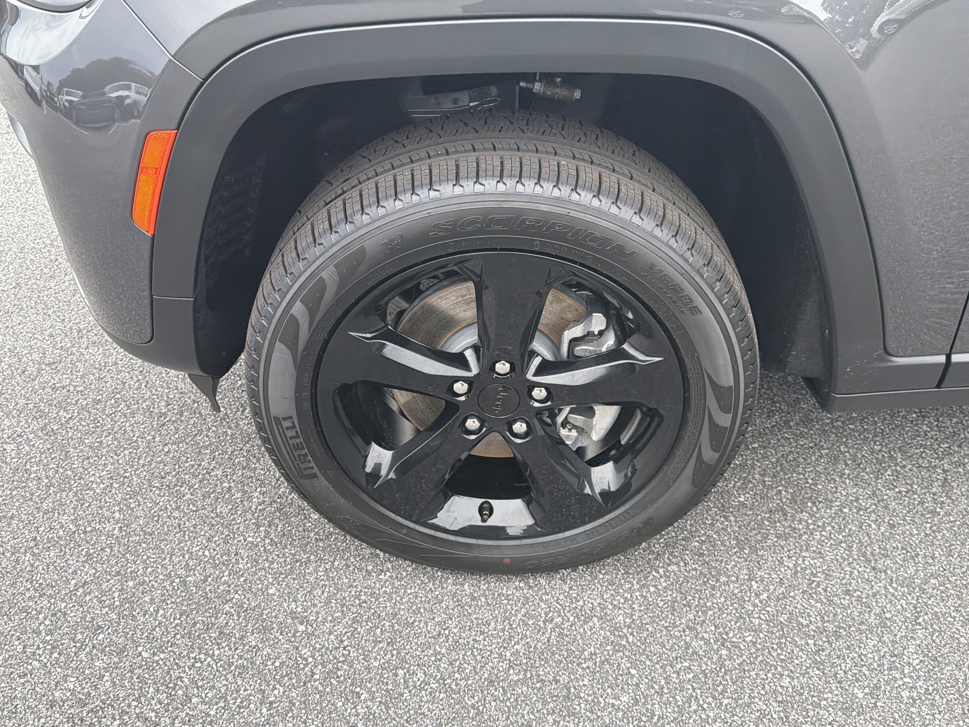 New 2026 Baltic Gray Metallic Clear-Coat Exterior Paint Jeep Limited image 13
