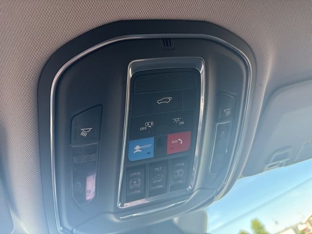 Used 2023 Silver Jeep Limited image 16
